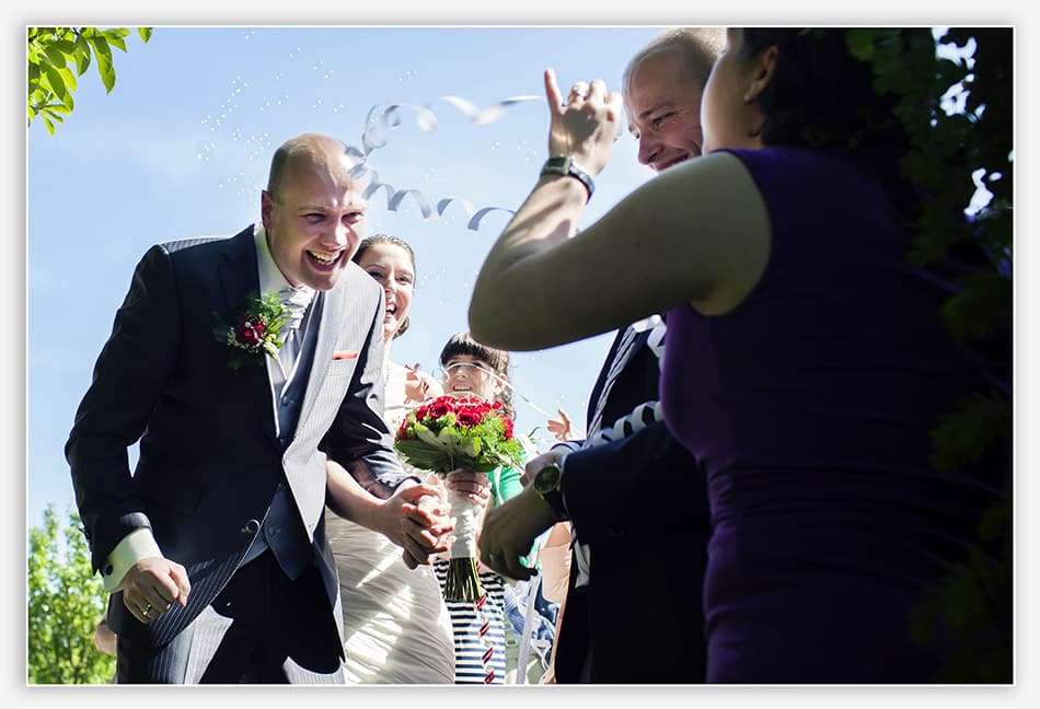 Bruidsfotografie - Serpentines na de trouwceremonie 