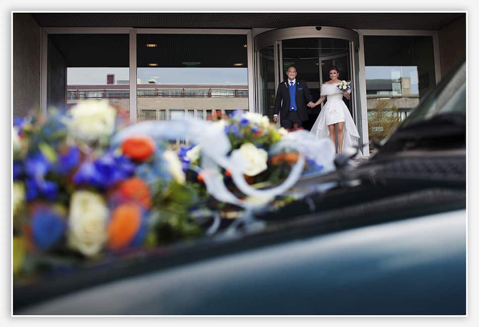 Bruidspaar voor stadhuis Eindhoven