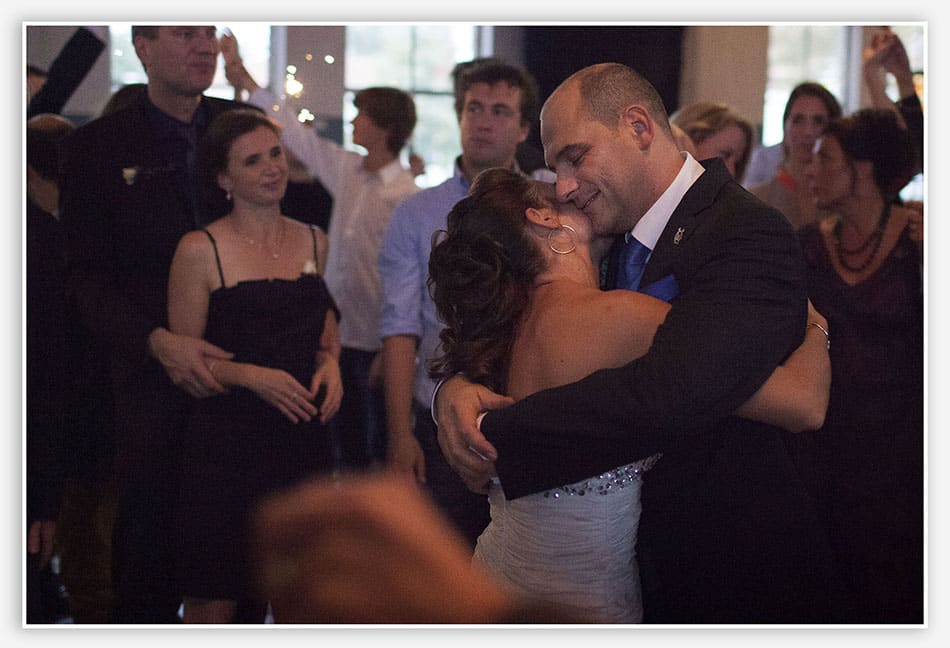 Emoties bruidspaar bij openingsdans