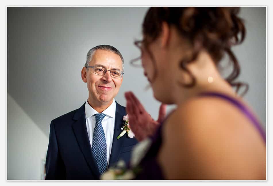 Bruidegom ziet zijn bruid voor het eerst