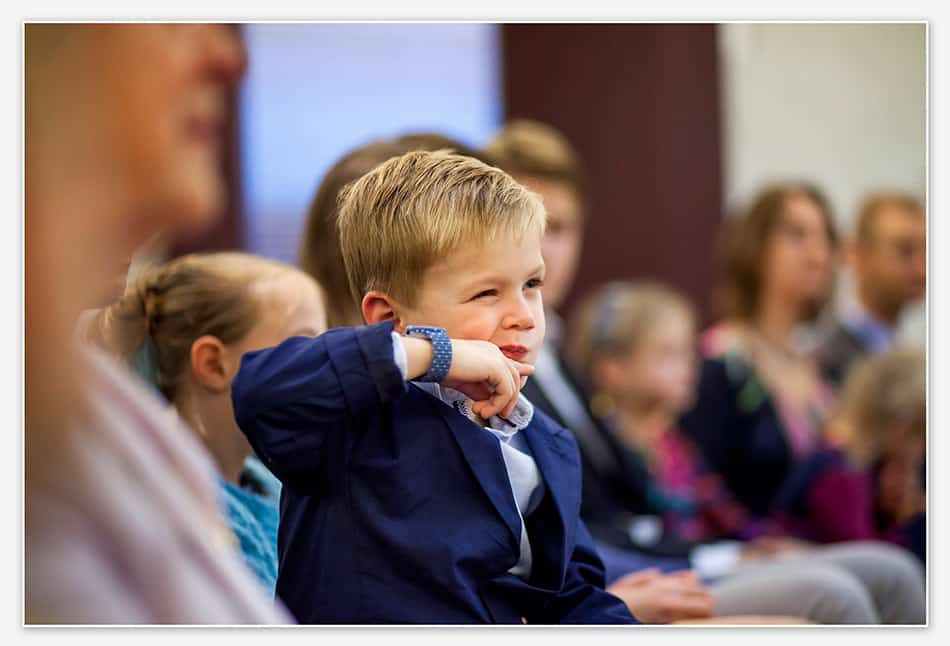 Kind tijdens de ceremonie