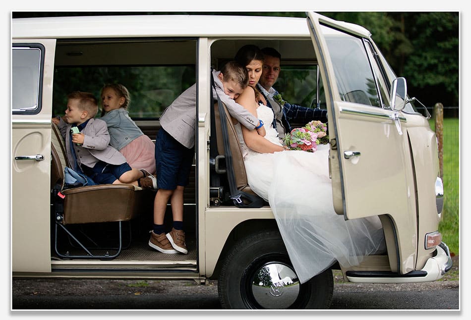 Bruidsfotografie met VW bus