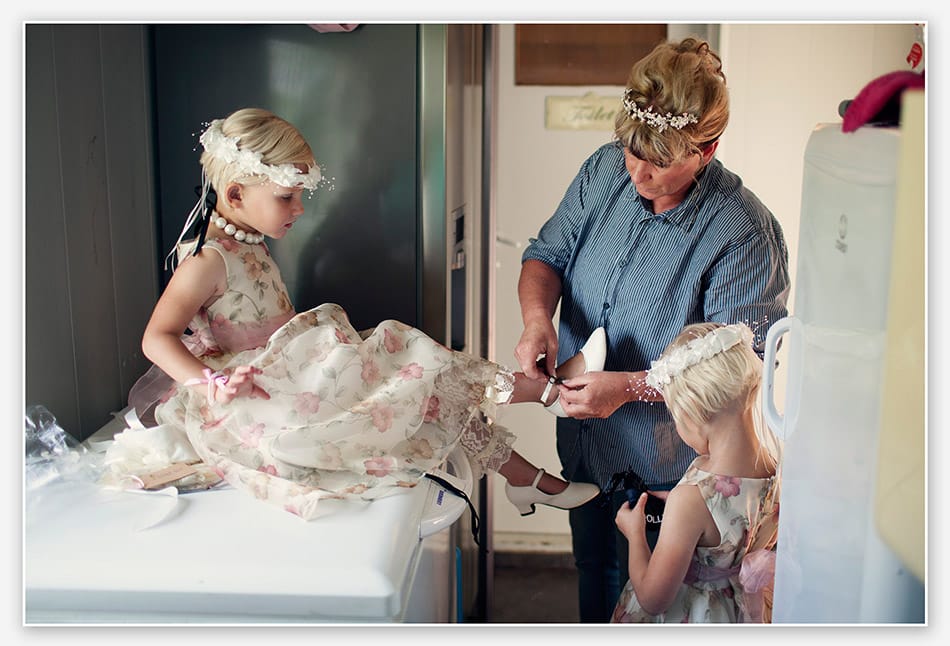 Bruidsmeisjes krijgen mooie schoenen aan