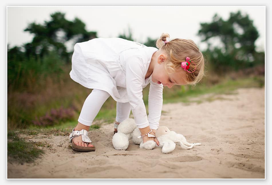 knuffelschaap maakt zandengel