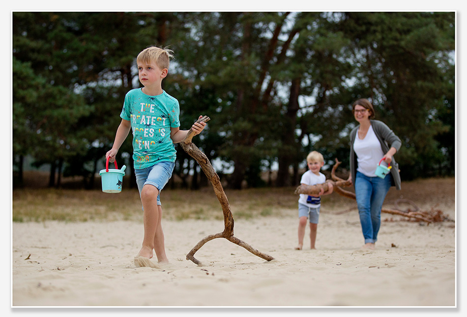 Hutten bouwen in de Drunense Duinen