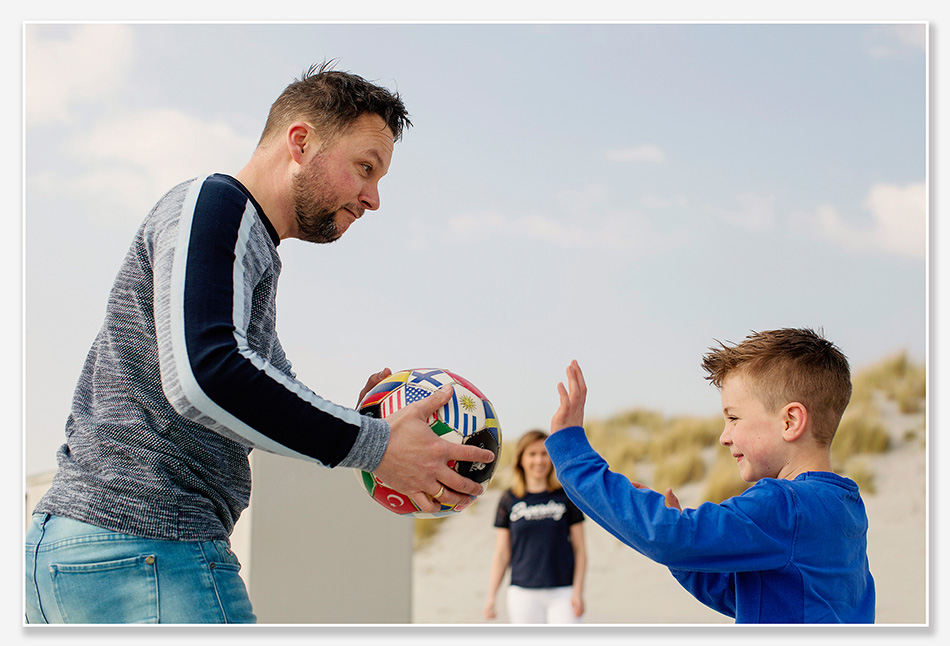Voetballen aan zee