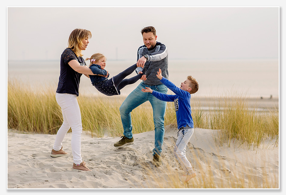 Familiefotografie op het strand van Westenschouwen
