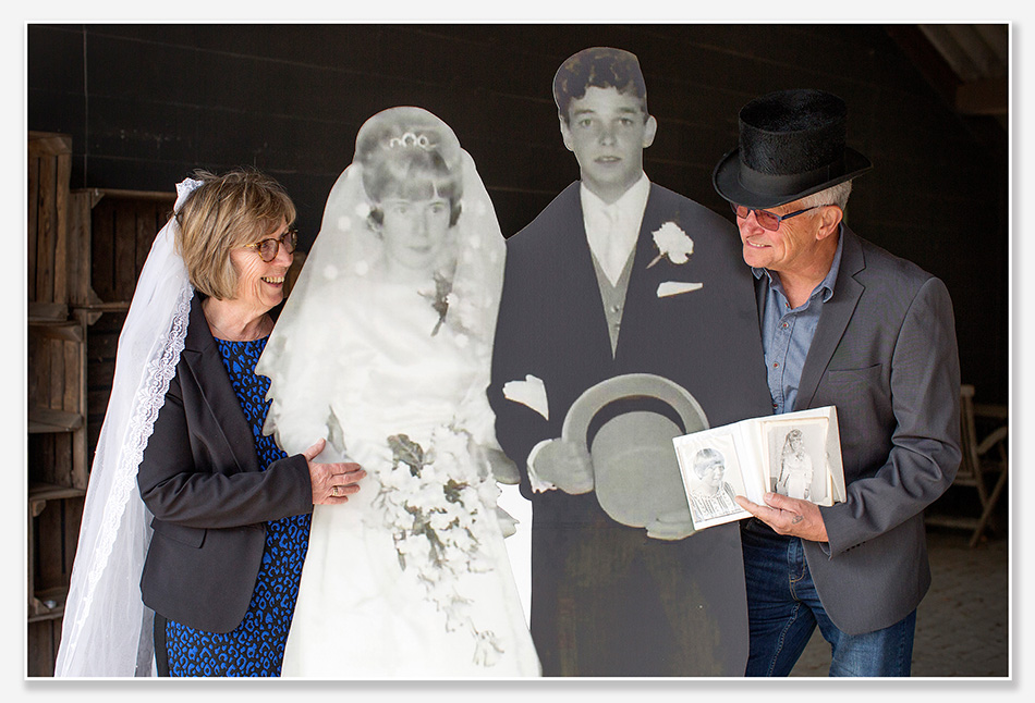 Koeien knuffelen voor Gouden Huwelijk