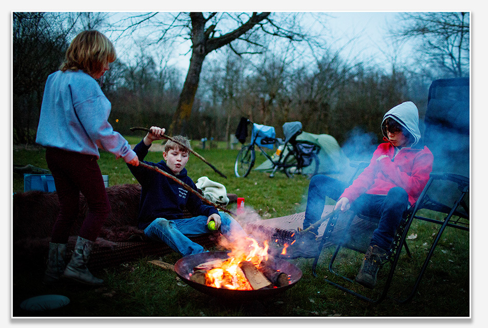 Familiefotografie met kampvuur