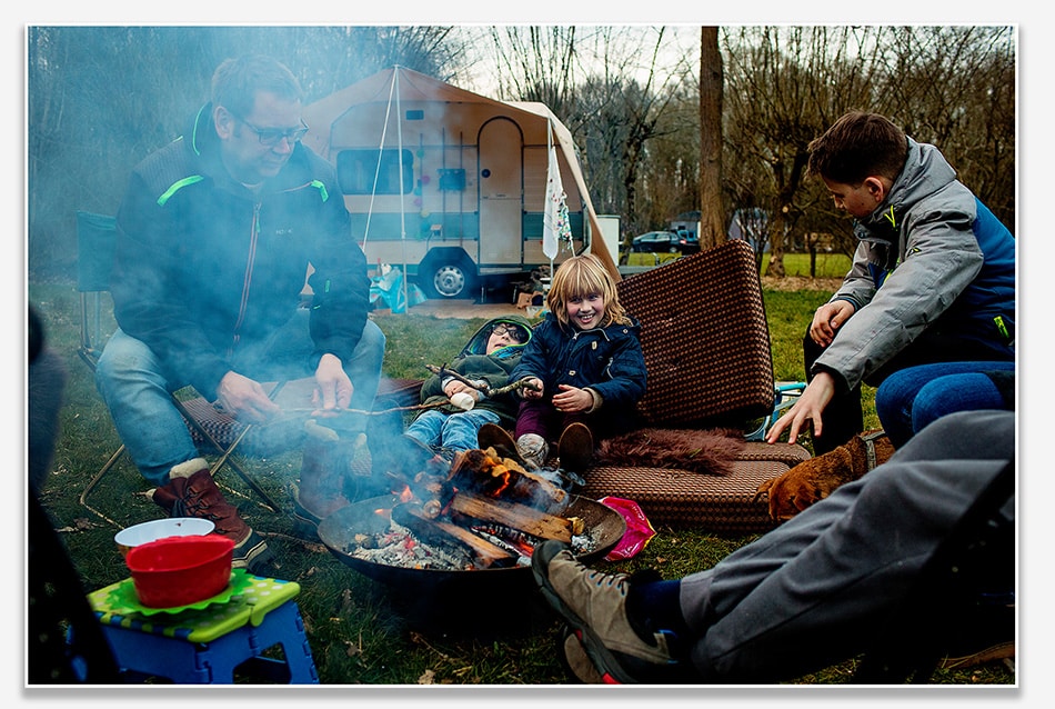 Kampvuur met slecht weer