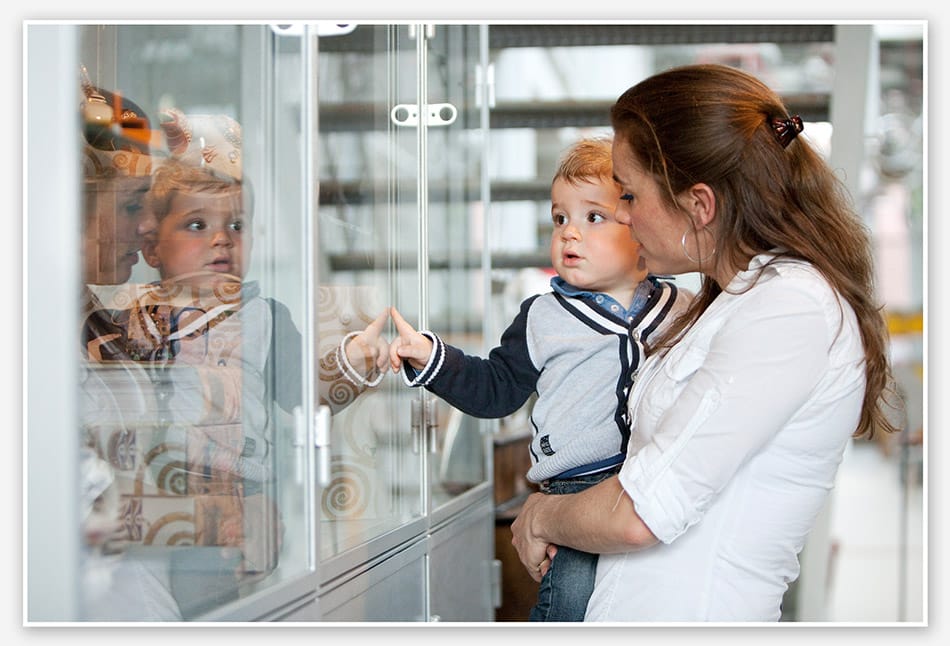 Moeder en zoon op verkenning