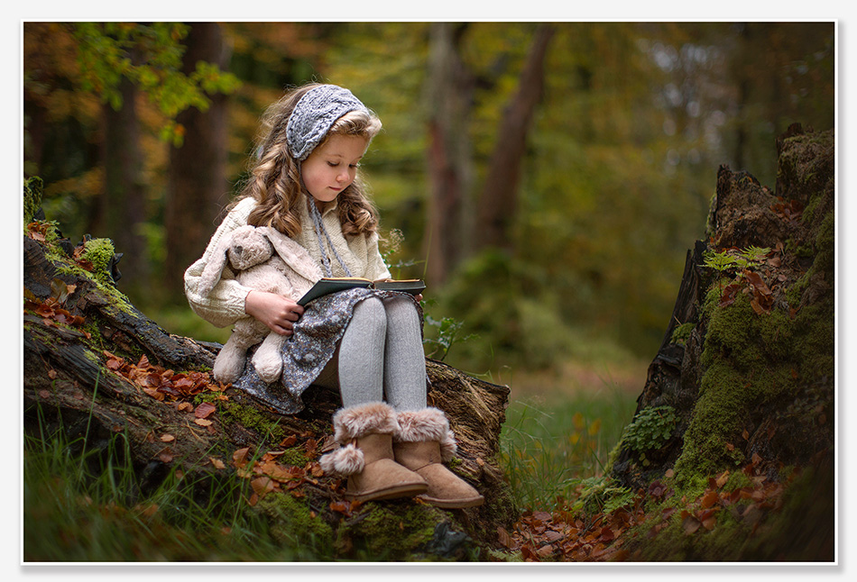 Familiefotografie in magisch bos in Ierland