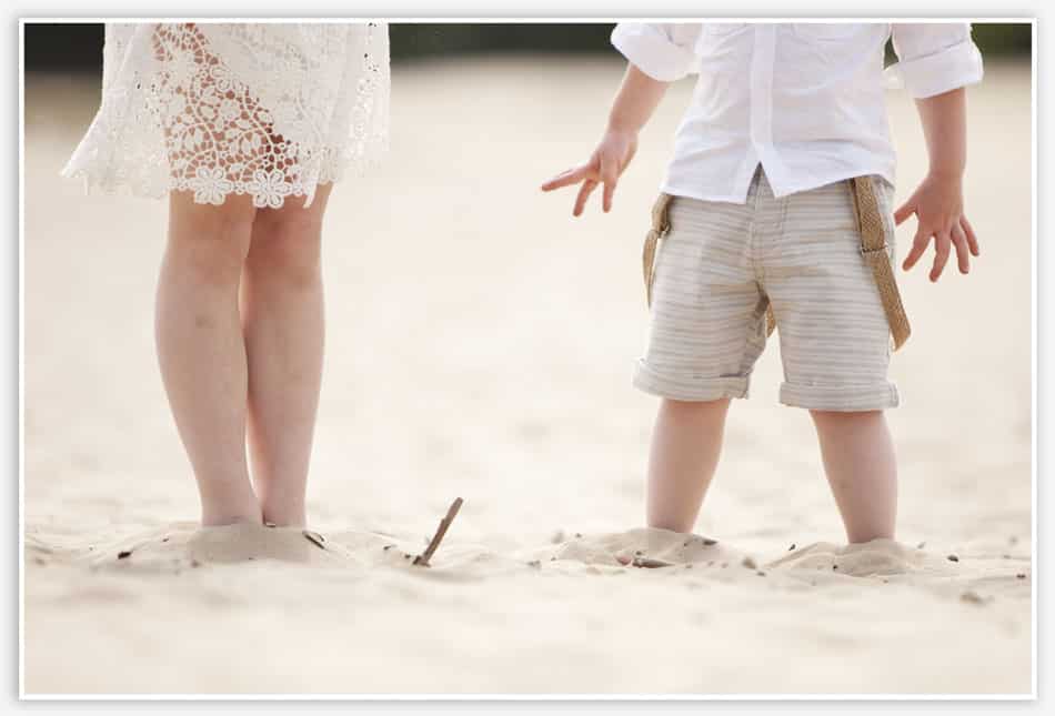 Blote voetjes in het zand 