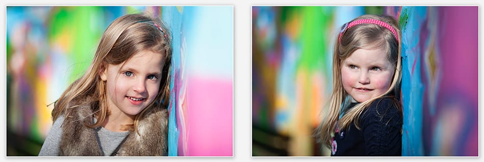 Tweeling voor geschilderd muurtje