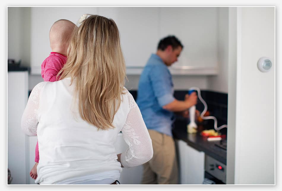 Papa maakt zelf een fruithapje