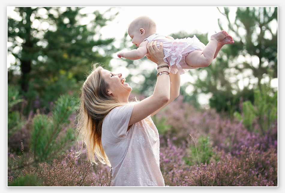 Moeder danst met baby