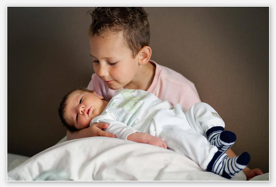Newbornfotografie met grote broer