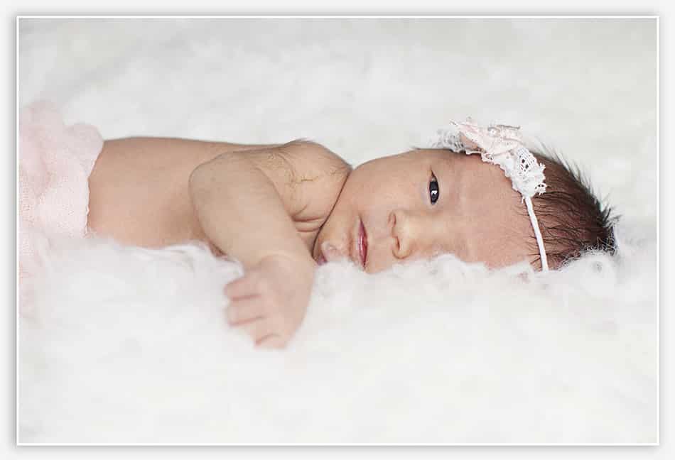 Newborn_Tilburg Newoborn Fotografie met haarbandje