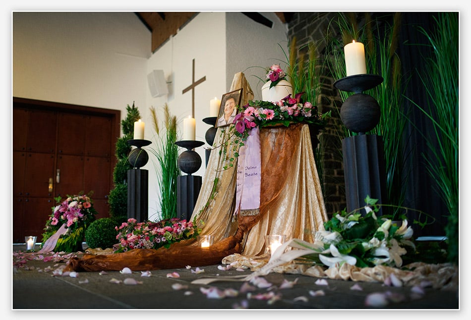 Opgebaard in de kapel van het crematorium