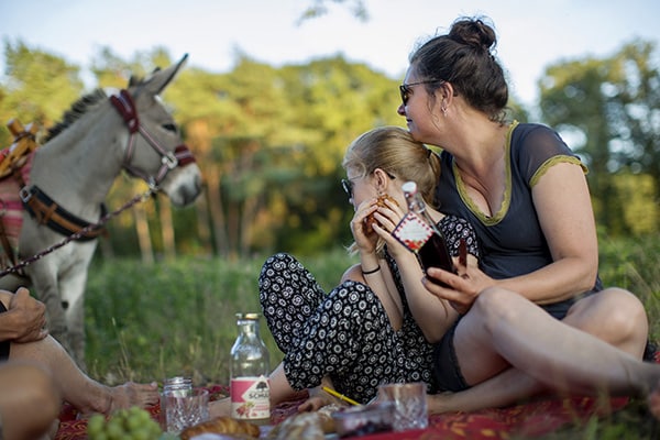 Soulmates Images_Familie-uitjes_09_piknikken tijdens de ezelwandeling