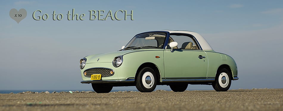 Nissan Figoro op het strand