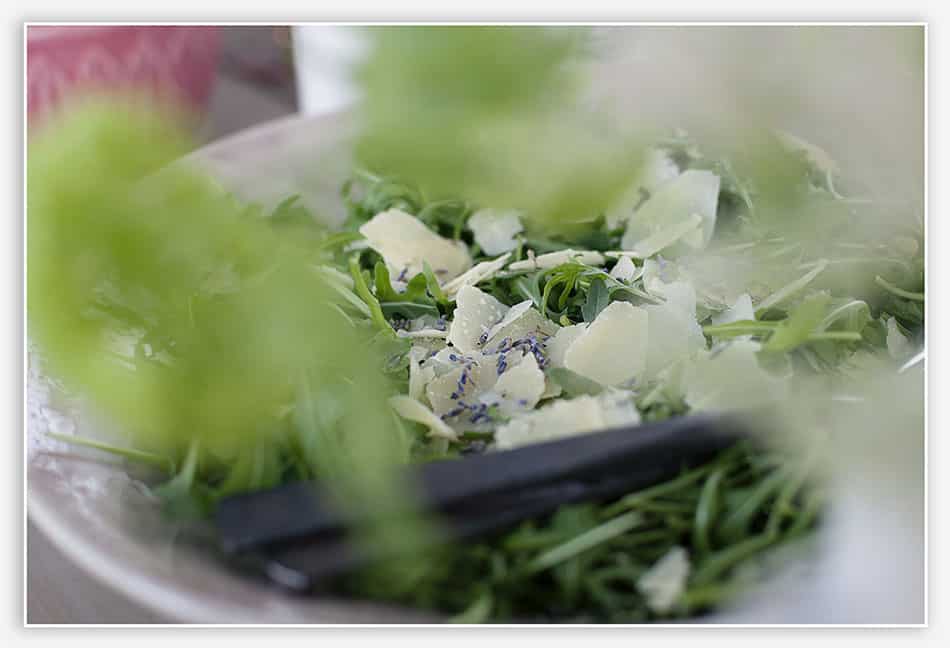 Stylingshoot Het Hoogh Huys Salade met lavendel