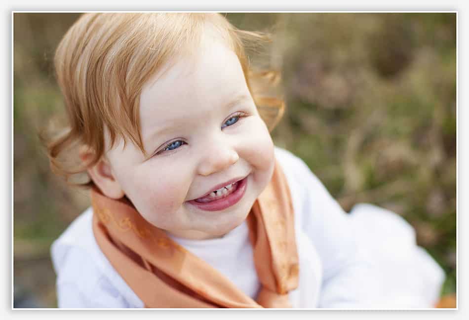 Themabruiloft_vleugje oranje Vrolijk bruidsmeisje