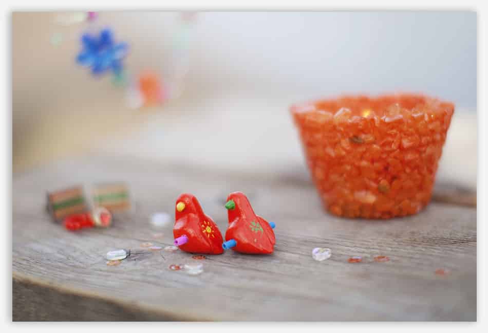 Themabruiloft_vleugje oranje Tortelduifjes met wensbriefjes