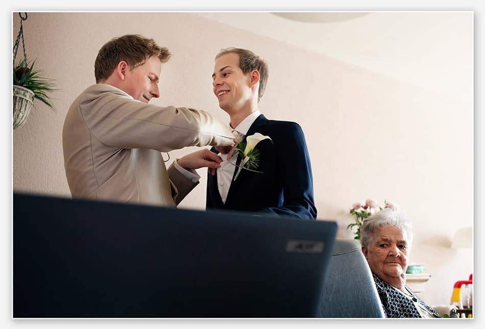 Twee bruidegommen en de stropdas