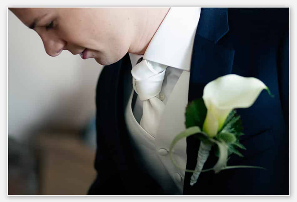 Bruidegom met bijzondere stropdas