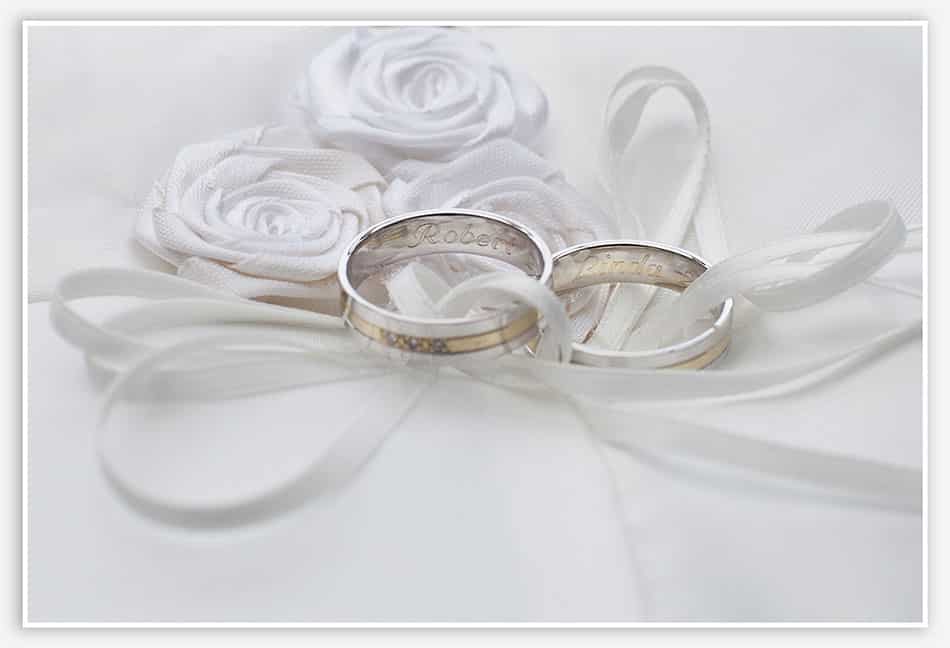 Trouwreportage Bergeijk Trouwringen op ringkussen