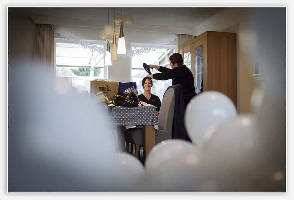 Trouwreportage Bergeijk Kapper op de ochtend van de bruiloft