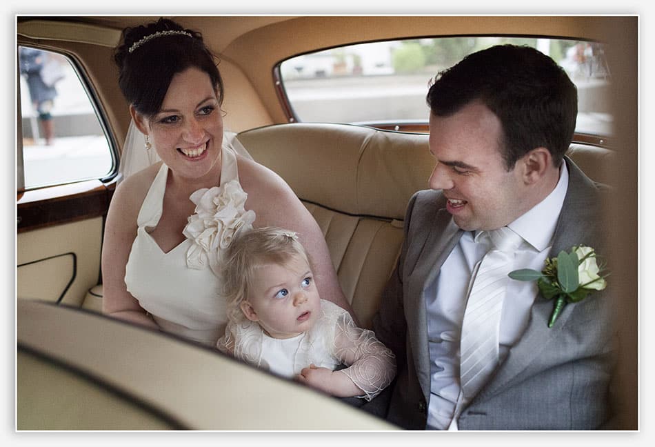 Trouwreportage Bergeijk Bruid, bruidegom en bruidsmeisje in de Rolls Royce