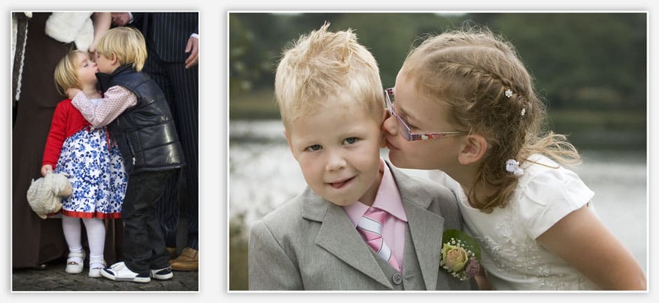 Bruidsjonker en bruidsmeisje kussen