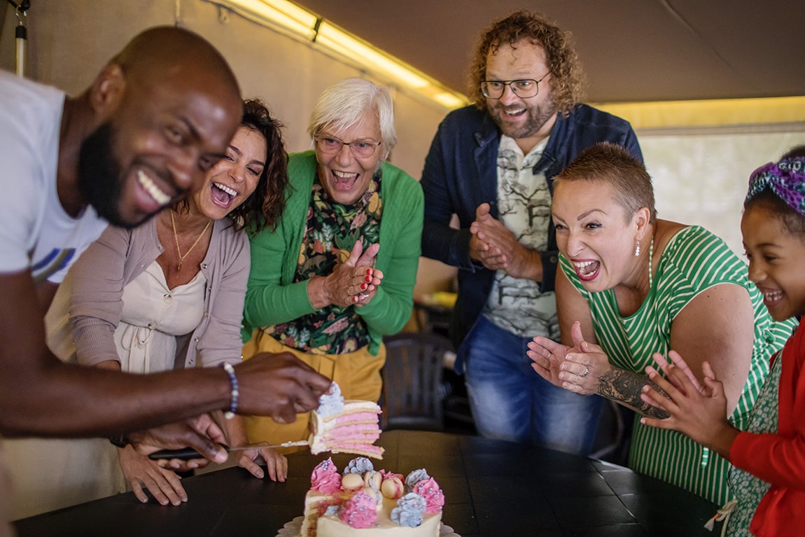 De hele familie verheugd zich op een meisje