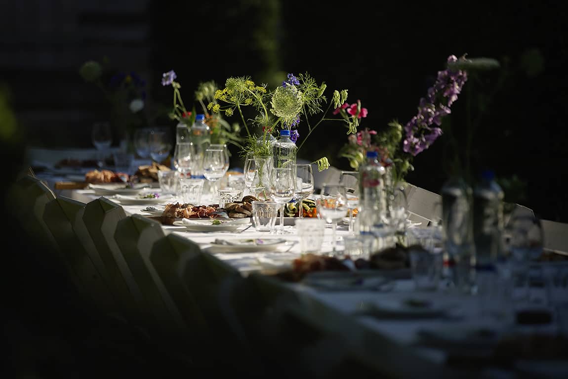 Gedecoreerde Lange Tafel bij bruiloft in Vinkel