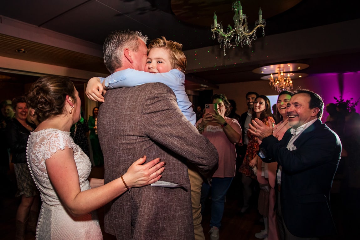 Familieknuffel bij trouwfeest in Wapen van Alblasserdam