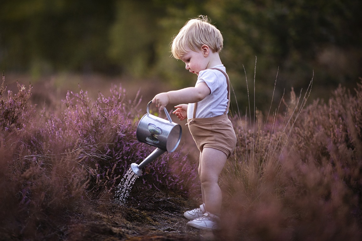 Kinderfotografie met gietertje