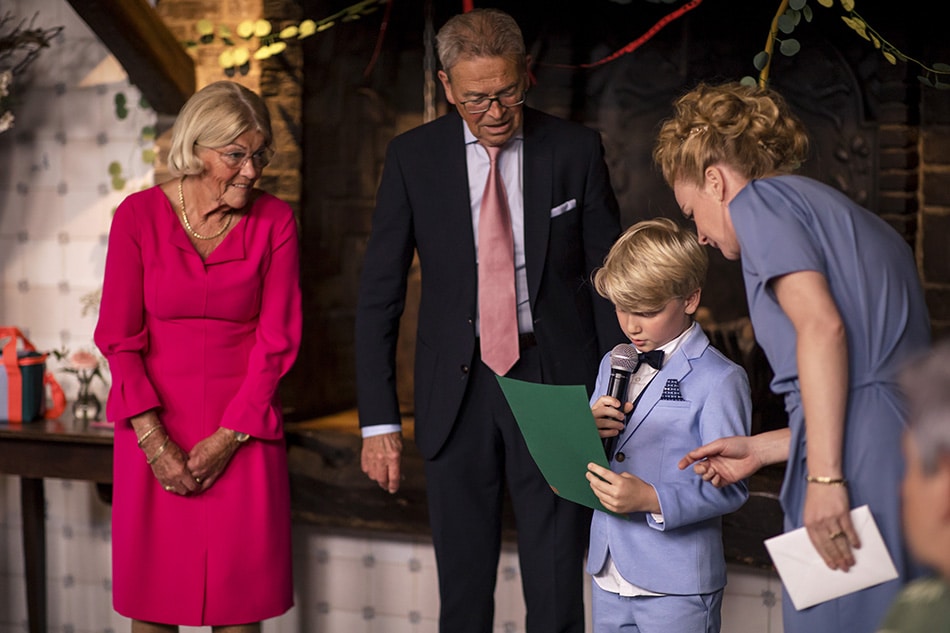 Kleinzoon leest gedichtje voor