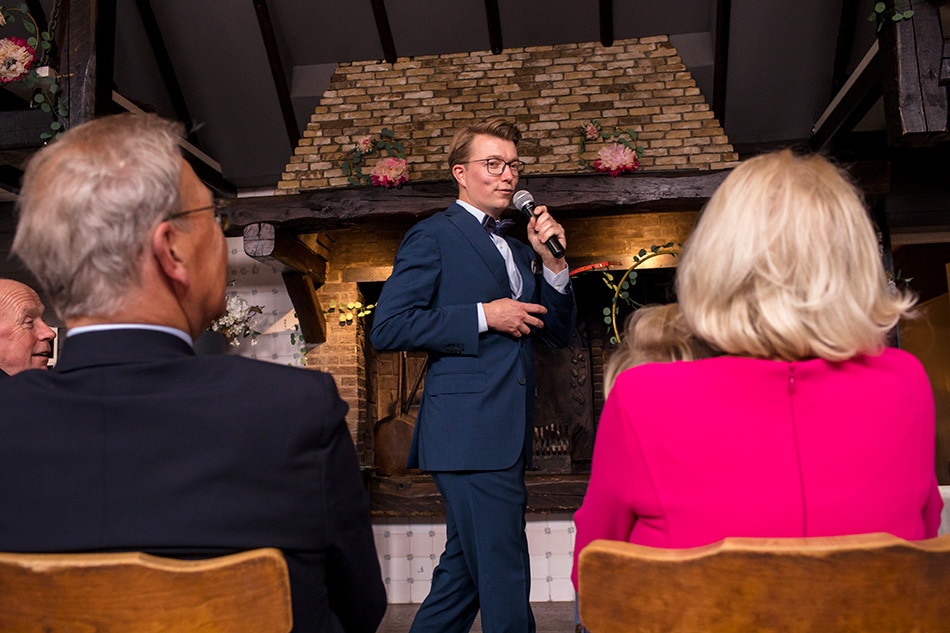 Zoon houdt speech voor zijn ouders