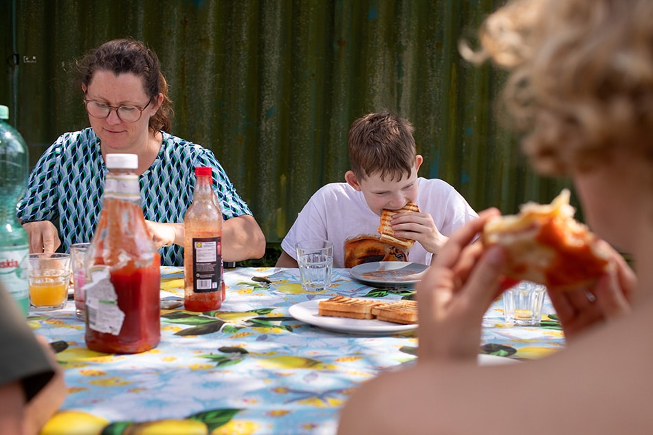 Lunch tijdens familiereportage
