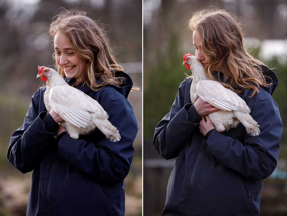 Jonge vrouw heeft witte kip op haar arm. Lacht eerst naar haar en vleit dan liefdevol haar gezicht tegen het kippenhoofdje. 